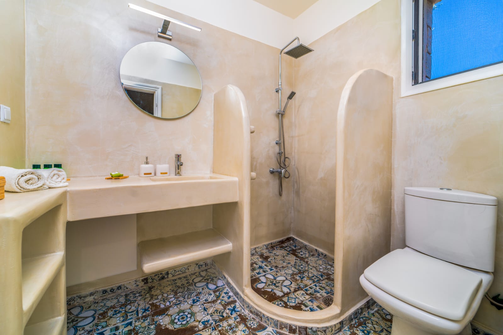 Tadelakt bathroom with walk-in shower